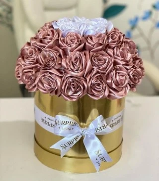 caja sorpresa con rosas eternas rosadas 2